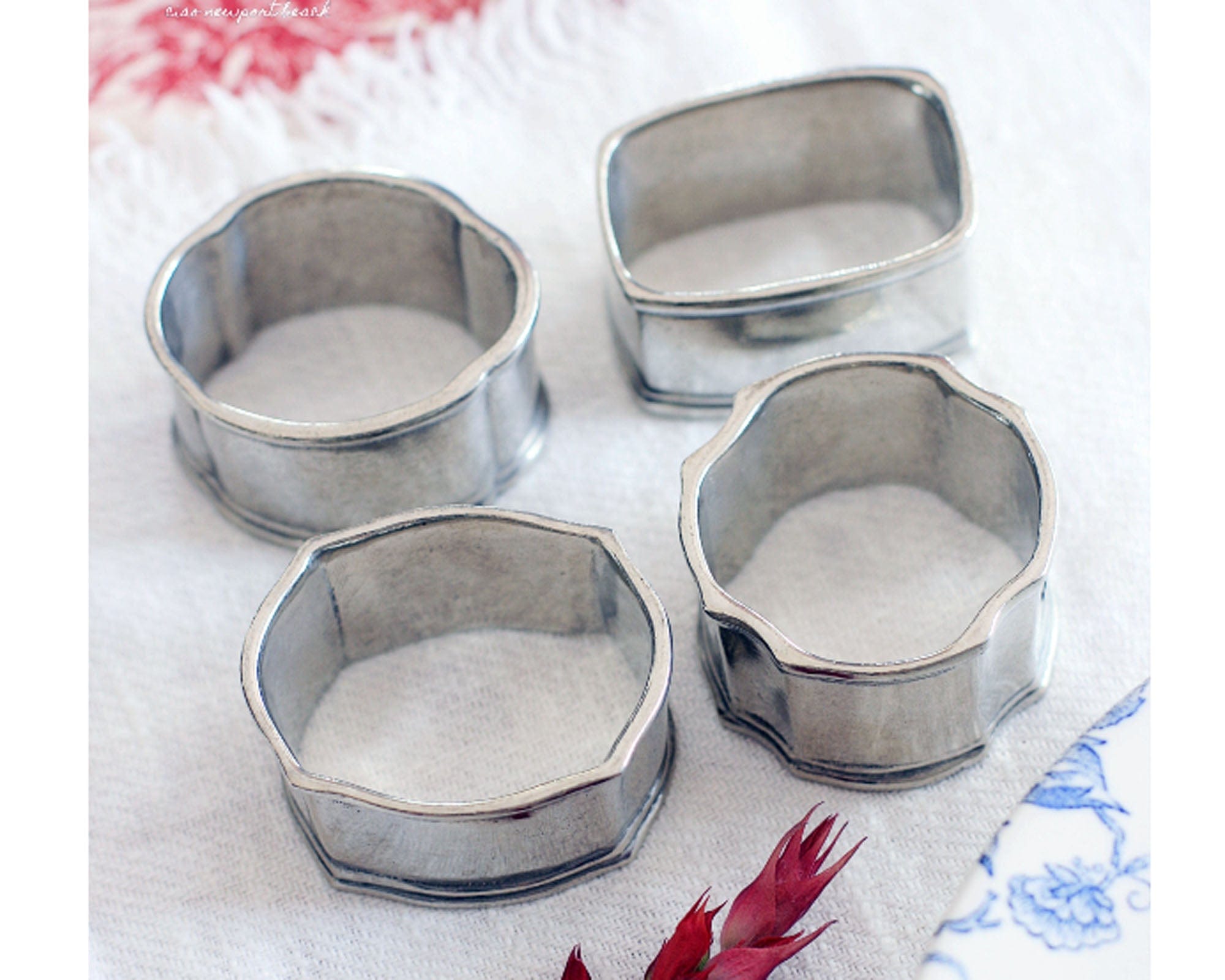 Vagabond House Medici Living Pewter Classic Napkin Ring Set (4)